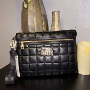 Steve Madden jumbo wristlet clutch